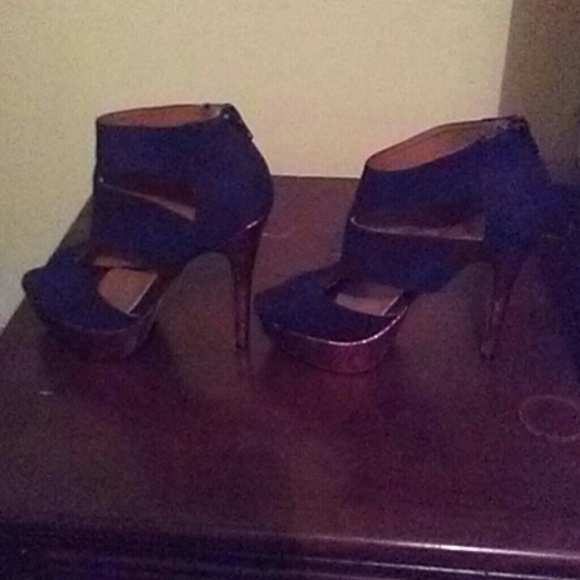 Heels - Picture 2 of 4